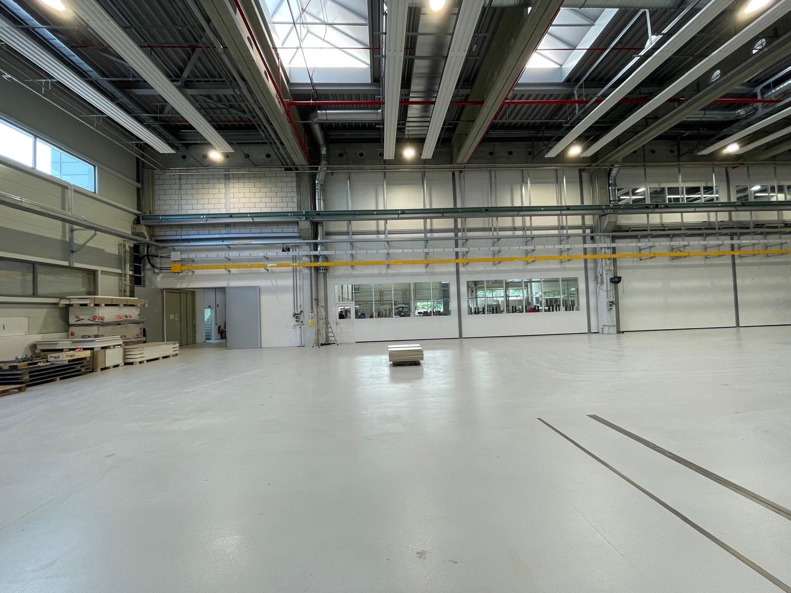 Projekt in Firmenhalle mit String 2